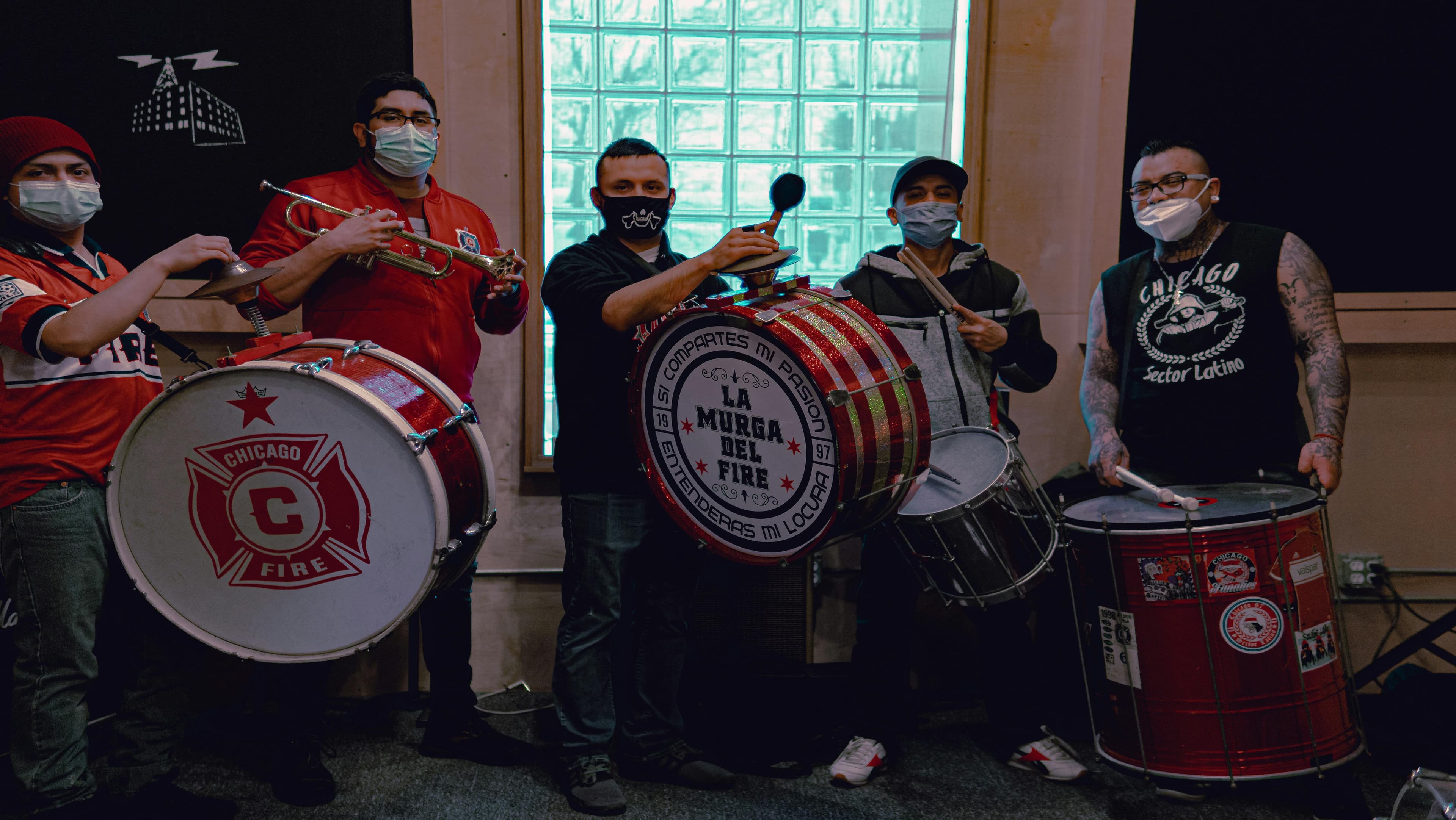 Woman preparing healthy meal prep containers with GLP-1 friendly proteins, vegetables, and low-glycemic carbohydrates